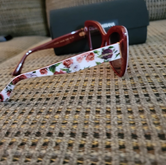 Authentic Dolce Gabbana sunglasses 👓 - Picture 3 of 11